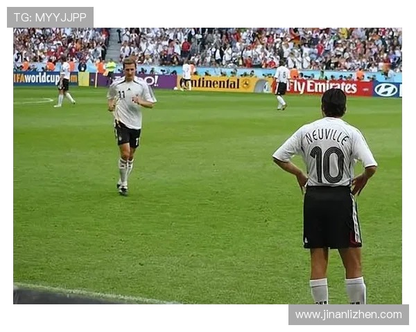 1998年世界杯德国小组赛回顾：逆境中的坚韧与崛起