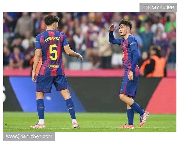 巴萨迎战赫罗纳佩德里缺阵拉菲复出球队需调整心态应对挑战